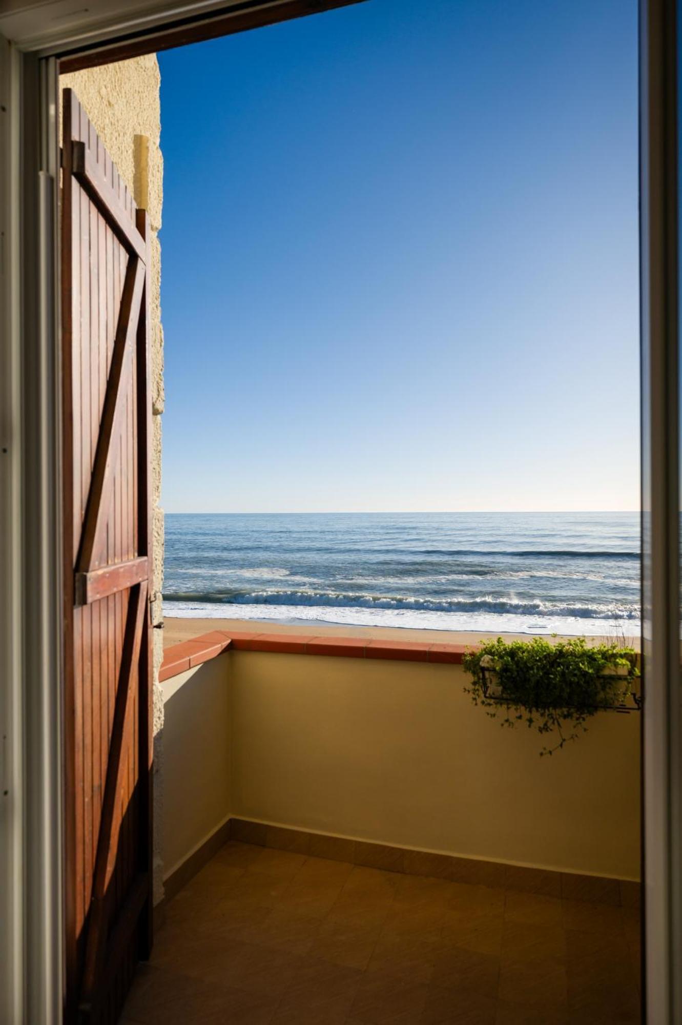 Villa Casamare Una Casa Sulla Spiaggia Nelle Marche Porto Potenza Picena Exterior foto