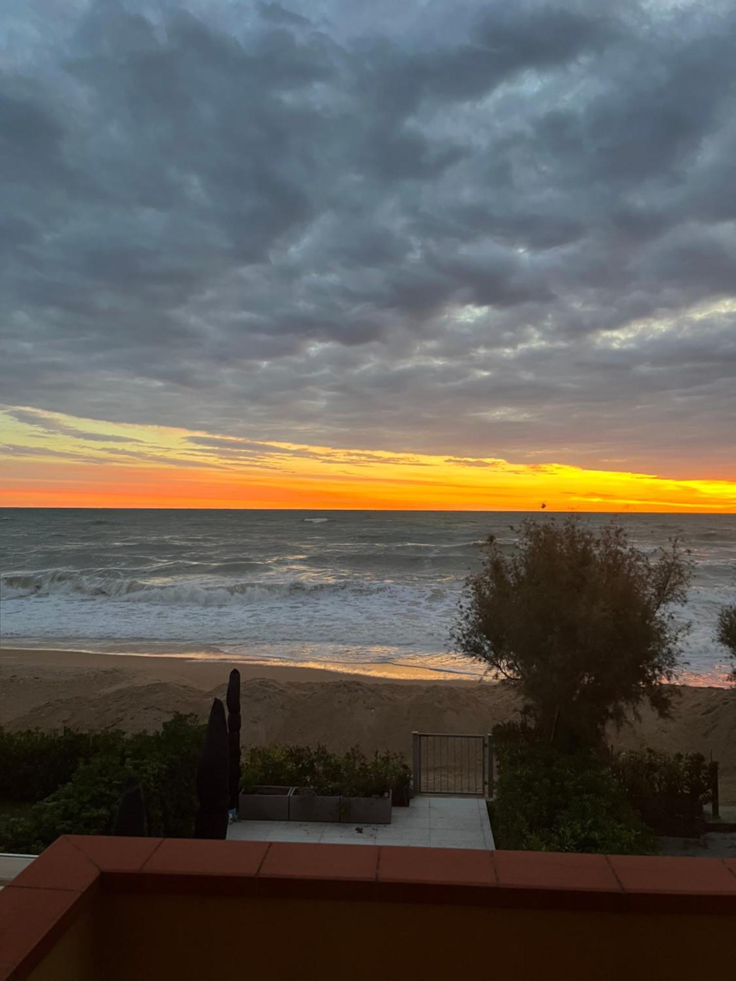 Villa Casamare Una Casa Sulla Spiaggia Nelle Marche Porto Potenza Picena Exterior foto